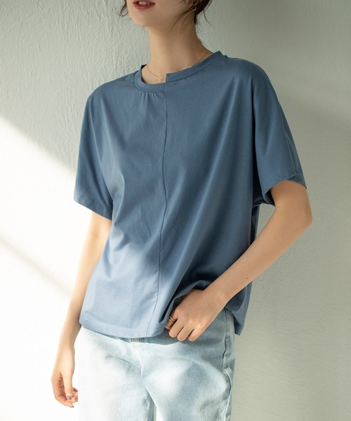 SAISON DE PAPILLON(セゾンドパピヨン)の「イレギュラーネックTシャツカットソー(Tシャツ/カットソー・レディース・ホワイト/ブラック/ブルー/ラベンダー・M/S/L)」の1枚目の写真