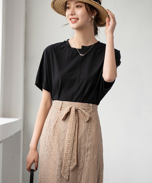 SAISON DE PAPILLON(セゾンドパピヨン)の「イレギュラーネックTシャツカットソー(Tシャツ/カットソー・レディース・ホワイト/ブラック/ブルー/ラベンダー・M/S/L)」の18枚目の写真
