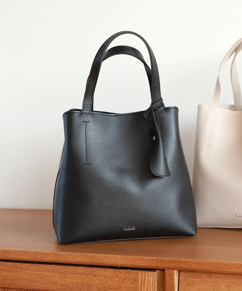 LAKOLE（ラコレ）の「キーチャーム付き3層トートバッグ / 939077
