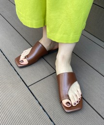 フラットトングサンダル