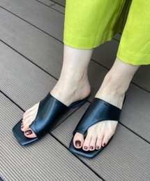 フラットトングサンダル