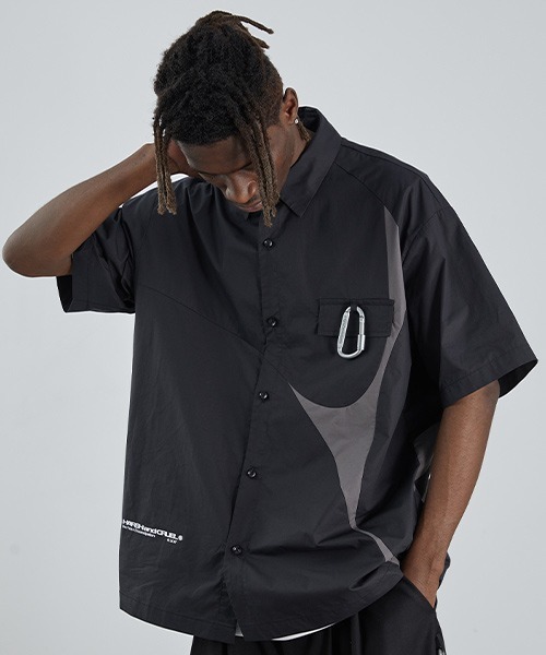 HARSH AND CRUEL（ハーシュアンドクルーエル）の「【Harsh and Cruel】Carabiner Design Patch Work Shirts HX212030110（シャツ/ブラウス・メンズ・ブラック・L/M/XL）」の3枚目の写真