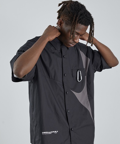 HARSH AND CRUEL（ハーシュアンドクルーエル）の「【Harsh and Cruel】Carabiner Design Patch Work Shirts HX212030110（シャツ/ブラウス・メンズ・ブラック・L/M/XL）」の4枚目の写真