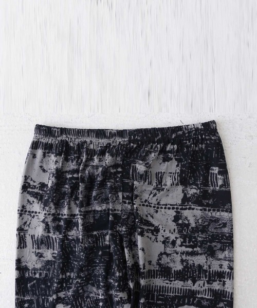 antiqua（アンティカ）の「モノトーンアート柄レギンス（レギンス/スパッツ・レディース・ミックスグレー・FREE）」の3枚目の写真