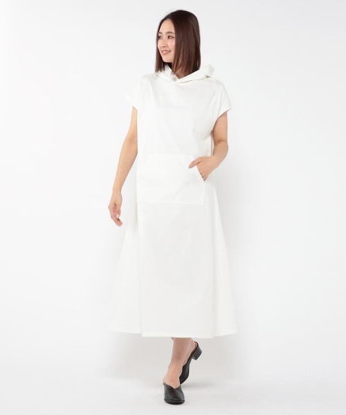 UNRELISH（アンレリッシュ）の「抜き衿パーカーカットワンピース（ワンピース・レディース・チャコールグレー/ホワイト/モカ・MEDIUM）」の2枚目の写真
