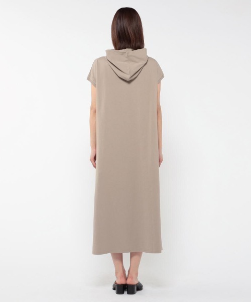 UNRELISH（アンレリッシュ）の「抜き衿パーカーカットワンピース（ワンピース・レディース・チャコールグレー/ホワイト/モカ・MEDIUM）」の7枚目の写真