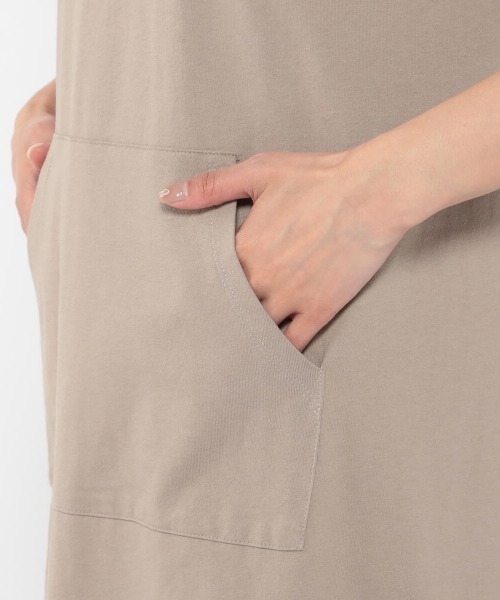 UNRELISH（アンレリッシュ）の「抜き衿パーカーカットワンピース（ワンピース・レディース・チャコールグレー/ホワイト/モカ・MEDIUM）」の10枚目の写真
