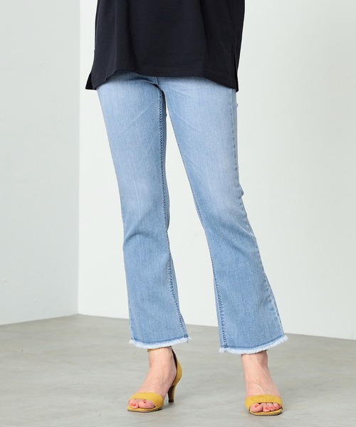 SOMETHING（サムシング）の「SOMETHING/サムシング クロップド裾フリンジ LISAフレアデニムパンツ（デニムパンツ・レディース・ホワイト/ライトブルー/ブラック/ブルー/ブルー系その他・26/27/28/29）」の5枚目の写真