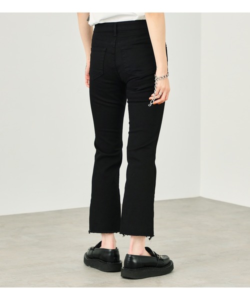 SOMETHING（サムシング）の「SOMETHING/サムシング クロップド裾フリンジ LISAフレアデニムパンツ（デニムパンツ・レディース・ホワイト/ライトブルー/ブラック/ブルー/ブルー系その他・26/27/28/29）」の7枚目の写真