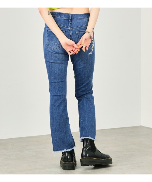 SOMETHING（サムシング）の「SOMETHING/サムシング クロップド裾フリンジ LISAフレアデニムパンツ（デニムパンツ・レディース・ホワイト/ライトブルー/ブラック/ブルー/ブルー系その他・26/27/28/29）」の14枚目の写真