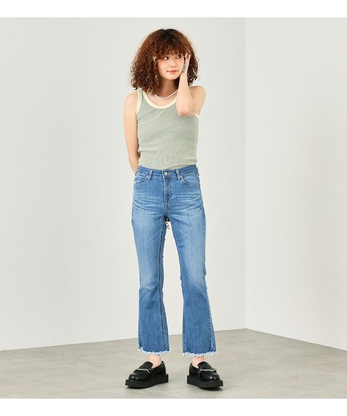 SOMETHING（サムシング）の「SOMETHING/サムシング クロップド裾フリンジ LISAフレアデニムパンツ（デニムパンツ・レディース・ホワイト/ライトブルー/ブラック/ブルー/ブルー系その他・26/27/28/29）」の10枚目の写真