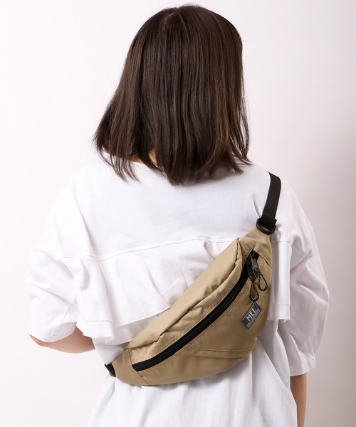 MEI（メイ）の「MEI ARCHIVE BOTTOMLINE ミニボディバッグ（ボディバッグ/ウエストポーチ・メンズ・ホワイト/ブラック/ベージュ/パープル/ネイビー/グレー/ピンク/オリーブドラブ・FREE）」の5枚目の写真