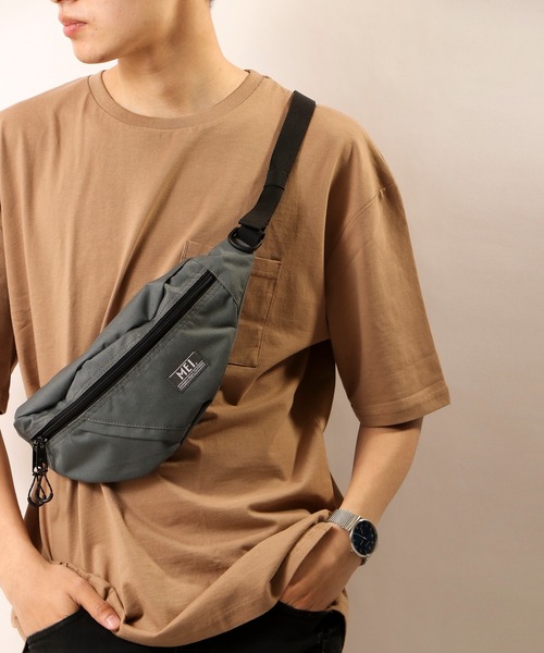 MEI（メイ）の「MEI ARCHIVE BOTTOMLINE ミニボディバッグ（ボディバッグ/ウエストポーチ・メンズ・ホワイト/ブラック/ベージュ/パープル/ネイビー/グレー/ピンク/オリーブドラブ・FREE）」の4枚目の写真