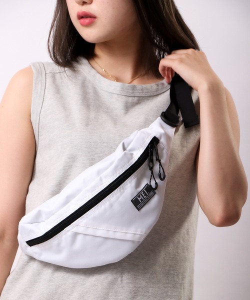 MEI（メイ）の「MEI ARCHIVE BOTTOMLINE ミニボディバッグ（ボディバッグ/ウエストポーチ・メンズ・ホワイト/ブラック/ベージュ/パープル/ネイビー/グレー/ピンク/オリーブドラブ・FREE）」の2枚目の写真