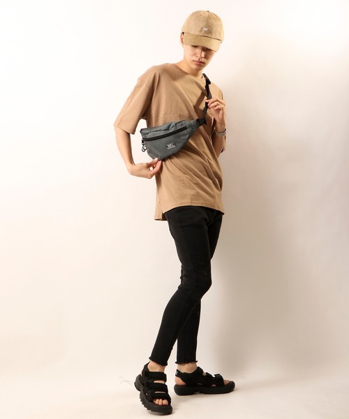 MEI（メイ）の「MEI ARCHIVE BOTTOMLINE ミニボディバッグ（ボディバッグ/ウエストポーチ・メンズ・ホワイト/ブラック/ベージュ/パープル/ネイビー/グレー/ピンク/オリーブドラブ・FREE）」の11枚目の写真