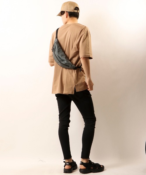 MEI（メイ）の「MEI ARCHIVE BOTTOMLINE ミニボディバッグ（ボディバッグ/ウエストポーチ・メンズ・ホワイト/ブラック/ベージュ/パープル/ネイビー/グレー/ピンク/オリーブドラブ・FREE）」の12枚目の写真