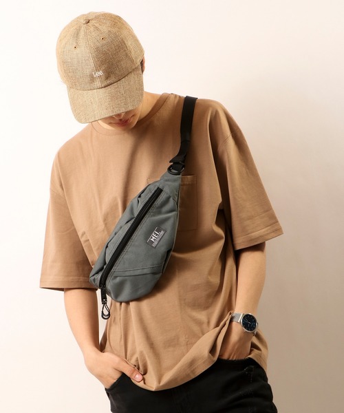 MEI（メイ）の「MEI ARCHIVE BOTTOMLINE ミニボディバッグ（ボディバッグ/ウエストポーチ・メンズ・ホワイト/ブラック/ベージュ/パープル/ネイビー/グレー/ピンク/オリーブドラブ・FREE）」の9枚目の写真