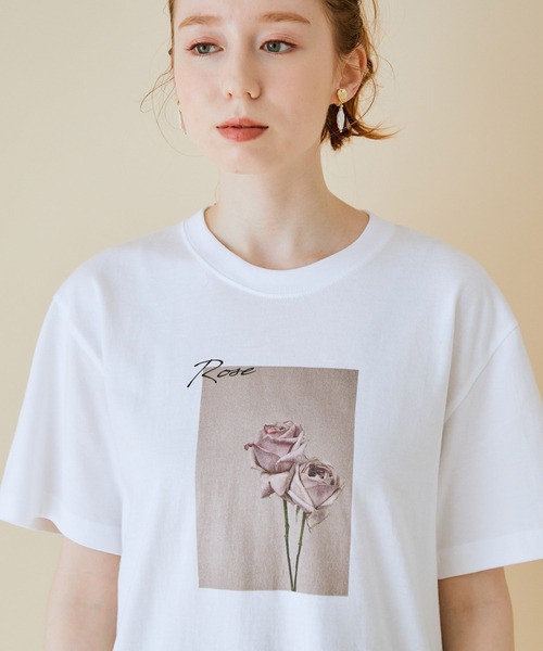 MADEMOISELLE ROPE'（マドモアゼル ロペ）の「【VTA for MADEMOISELLE】フラワーフォトショートスリーブ Tシャツ（Tシャツ/カットソー・レディース・チャコールグレー/グレー系その他/ホワイト/ホワイト系その他・FREE）」の14枚目の写真