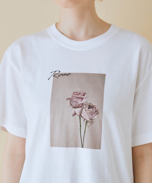 MADEMOISELLE ROPE'（マドモアゼル ロペ）の「【VTA for MADEMOISELLE】フラワーフォトショートスリーブ Tシャツ（Tシャツ/カットソー・レディース・チャコールグレー/グレー系その他/ホワイト/ホワイト系その他・FREE）」の17枚目の写真