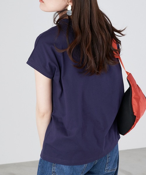 Chaco closet(チャコ クローゼット)の「モックネックフレンチスリーブTシャツ(Tシャツ/カットソー・レディース・ホワイト/ブラック/ベージュ/ネイビー/ブラウン/ピンク・FREE)」の5枚目の写真