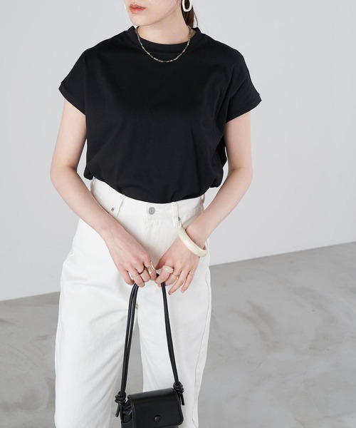 Chaco closet(チャコ クローゼット)の「モックネックフレンチスリーブTシャツ(Tシャツ/カットソー・レディース・ホワイト/ブラック/ベージュ/ネイビー/ブラウン/ピンク・FREE)」の11枚目の写真