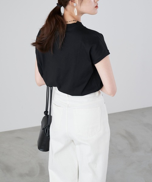 Chaco closet(チャコ クローゼット)の「モックネックフレンチスリーブTシャツ(Tシャツ/カットソー・レディース・ホワイト/ブラック/ベージュ/ネイビー/ブラウン/ピンク・FREE)」の12枚目の写真