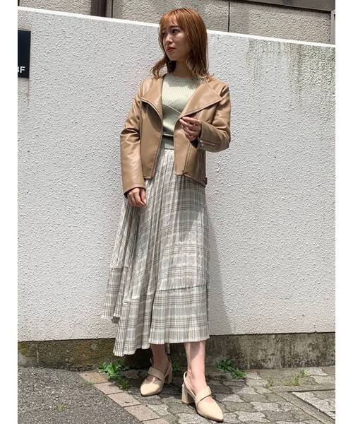 dazzlin(ダズリン)の「レザーライクライダースジップジャケット(ライダースジャケット・レディース・ブラック/ベージュ/アイボリー・FREE)」の4枚目の写真