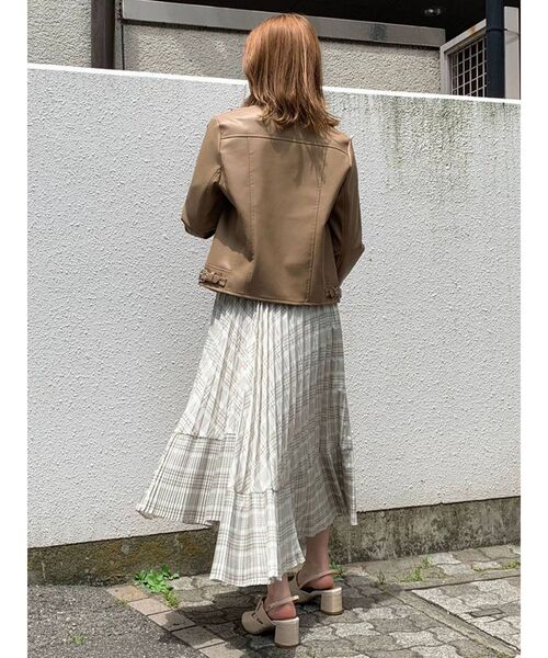 dazzlin(ダズリン)の「レザーライクライダースジップジャケット(ライダースジャケット・レディース・ブラック/ベージュ/アイボリー・FREE)」の13枚目の写真