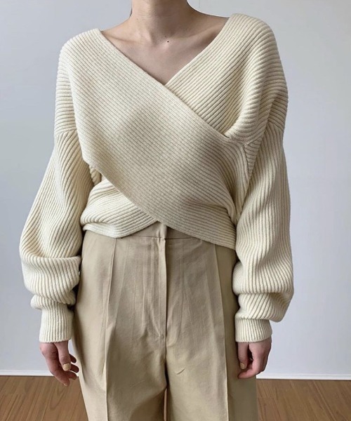 ABITOKYO（アビトーキョー）の「カシュクールVネックニットプルオーバー（ニット/セーター・レディース・ベージュ/チャコールグレー/アイボリー/パープル/ネイビー/キャメル/ワインレッド/グリーン・FREE）」の13枚目の写真