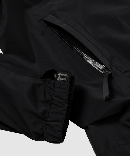 11 by Boris Bidjan Saberi ( ボリスビジャンサベリ)の「J10_JACKET(その他アウター・メンズ・ブラック・L)」の5枚目の写真