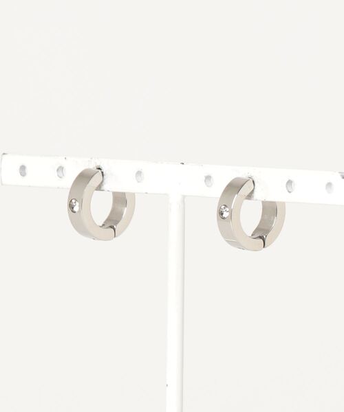 FUNALIVE（ファンアライブ）の「JON イヤーカフ ステンレス両耳(２点セット)韓国製（イヤーカフ・メンズ・A/B/C/D/E/F/G/H/I/J/K/L/M/N/O/その他1/その他3/Z/V/P/その他2/U/その他5/Y/S/X/T/W/その他/R/その他4/その他6/Q・FREE）」の4枚目の写真