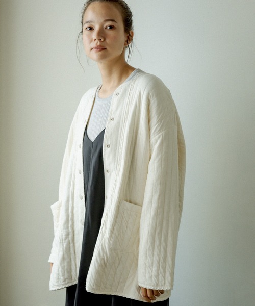 PUAL CE CIN(ピュアルセシン)の「オーガニックストライプキルトジャケット(その他アウター・レディース・チャコールグレー/カーキ/ライトベージュ/アイボリー・FREE)」の6枚目の写真