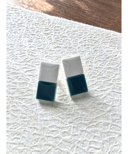 tone（トーン）の「【Le soleil】美濃焼　　バイカラーピアス(MA)（ピアス（両耳用）・レディース・ブラック系その他/ホワイト系その他/グレー系その他/ベージュ系その他/グリーン系その他/イエロー系その他/ブラック系その他2/ベージュ系その他2/イエロー系その他2/ホワイト×グリーン・FREE）」の2枚目の写真