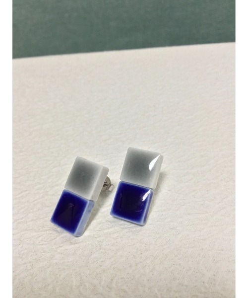 tone（トーン）の「【Le soleil】美濃焼　　バイカラーピアス(MA)（ピアス（両耳用）・レディース・ブラック系その他/ホワイト系その他/グレー系その他/ベージュ系その他/グリーン系その他/イエロー系その他/ブラック系その他2/ベージュ系その他2/イエロー系その他2/ホワイト×グリーン・FREE）」の5枚目の写真