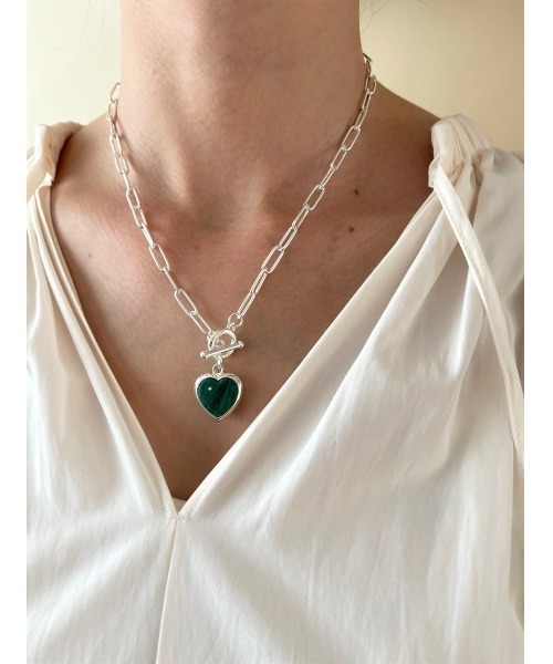 mou(モウ)の「グリーンハートチャームネックレス(ネックレス・レディース・シルバー/ゴールド・FREE)」の3枚目の写真