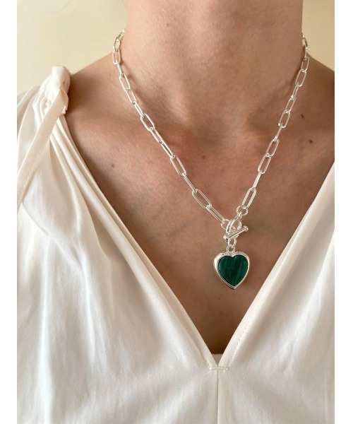 mou(モウ)の「グリーンハートチャームネックレス(ネックレス・レディース・シルバー/ゴールド・FREE)」の7枚目の写真