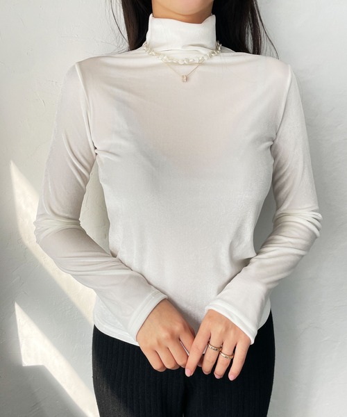 CEMONEMO(セモネモ)の「ベルベット ハーフネック プルオーバー(Tシャツ/カットソー・レディース・アイボリー/ブラック/コバルトブルー/ワイン・FREE)」の2枚目の写真