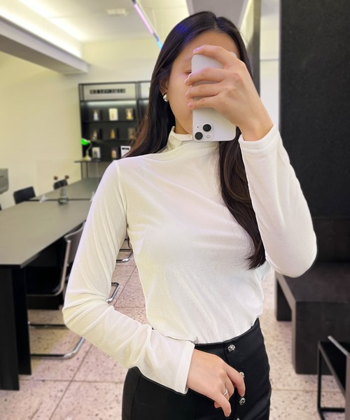 CEMONEMO(セモネモ)の「ベルベット ハーフネック プルオーバー(Tシャツ/カットソー・レディース・アイボリー/ブラック/コバルトブルー/ワイン・FREE)」の10枚目の写真