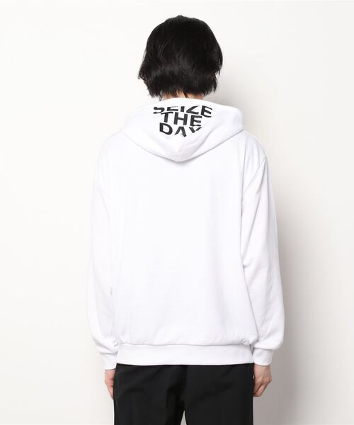 SUGGESTION（サジェッション）の「SUGGESTION フードロゴプルパーカー