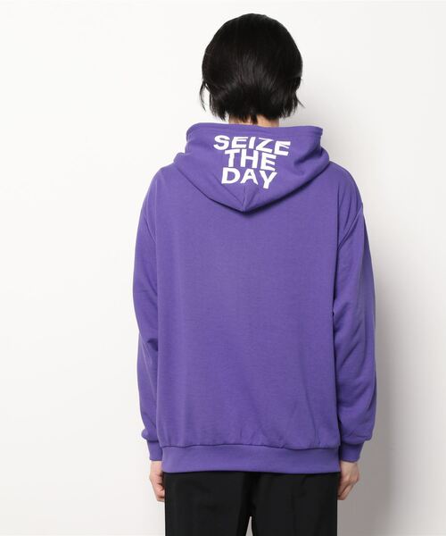 SUGGESTION（サジェッション）の「SUGGESTION フードロゴプルパーカー