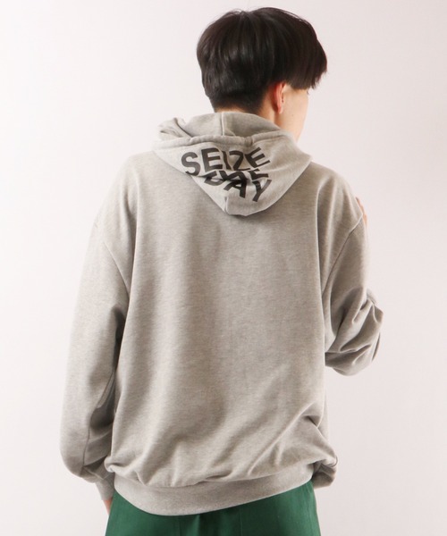 SUGGESTION（サジェッション）の「SUGGESTION フードロゴプルパーカー