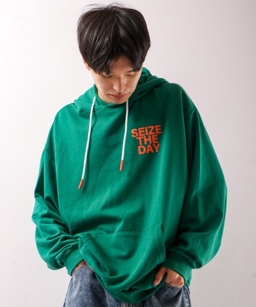 SUGGESTION（サジェッション）の「SUGGESTION フードロゴプルパーカー