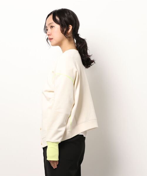 Q（キュー）の「袖先カラー裏毛トップス（スウェット・レディース・ライトグリーン/アイボリー・MEDIUM）」の3枚目の写真