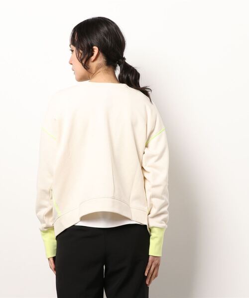 Q（キュー）の「袖先カラー裏毛トップス（スウェット・レディース・ライトグリーン/アイボリー・MEDIUM）」の4枚目の写真