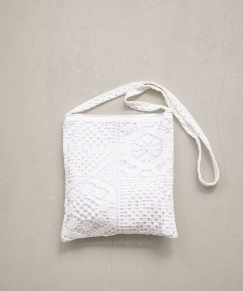 LOWRYS FARM(ローリーズファーム)の「レースショルダーバッグ 260584(ショルダーバッグ・レディース・オフホワイト/ブラック/グリーン・FREE)」の1枚目の写真