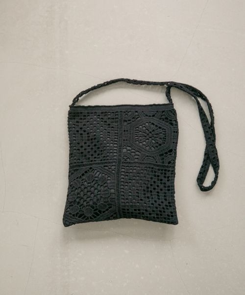 LOWRYS FARM(ローリーズファーム)の「レースショルダーバッグ 260584(ショルダーバッグ・レディース・オフホワイト/ブラック/グリーン・FREE)」の2枚目の写真