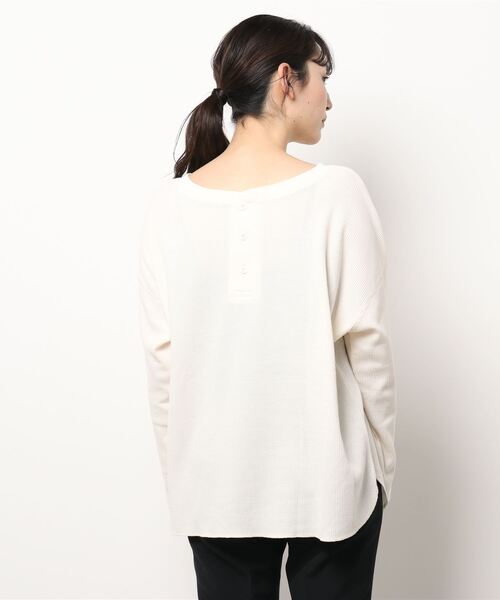 HONEYSUCKLE ROSE（ハニーサックルローズ）の「【HONEYSUCKLE ROSE】バックヘンリーロンＴ（Tシャツ/カットソー・レディース・オフホワイト/ブラック・M/L）」の5枚目の写真