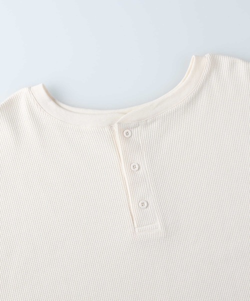 HONEYSUCKLE ROSE（ハニーサックルローズ）の「【HONEYSUCKLE ROSE】バックヘンリーロンＴ（Tシャツ/カットソー・レディース・オフホワイト/ブラック・M/L）」の15枚目の写真