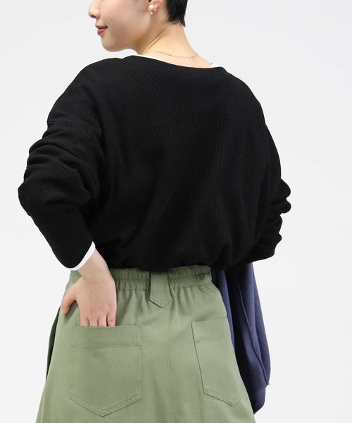 HONEYSUCKLE ROSE（ハニーサックルローズ）の「【HONEYSUCKLE ROSE】バックヘンリーロンＴ（Tシャツ/カットソー・レディース・オフホワイト/ブラック・M/L）」の11枚目の写真