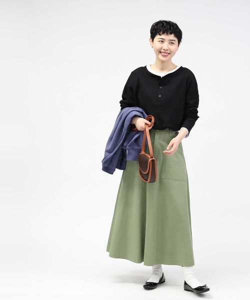 HONEYSUCKLE ROSE（ハニーサックルローズ）の「【HONEYSUCKLE ROSE】バックヘンリーロンＴ（Tシャツ/カットソー・レディース・オフホワイト/ブラック・M/L）」の9枚目の写真